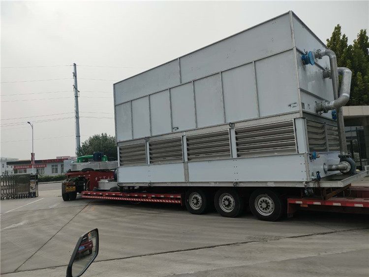 閉式冷卻塔的安裝現(xiàn)場(chǎng)